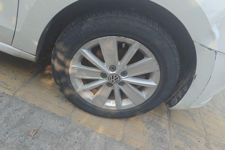 Used Volkswagen Jetta 2015 1.6L Automatic Comfort Model Right Front Wheel Hub