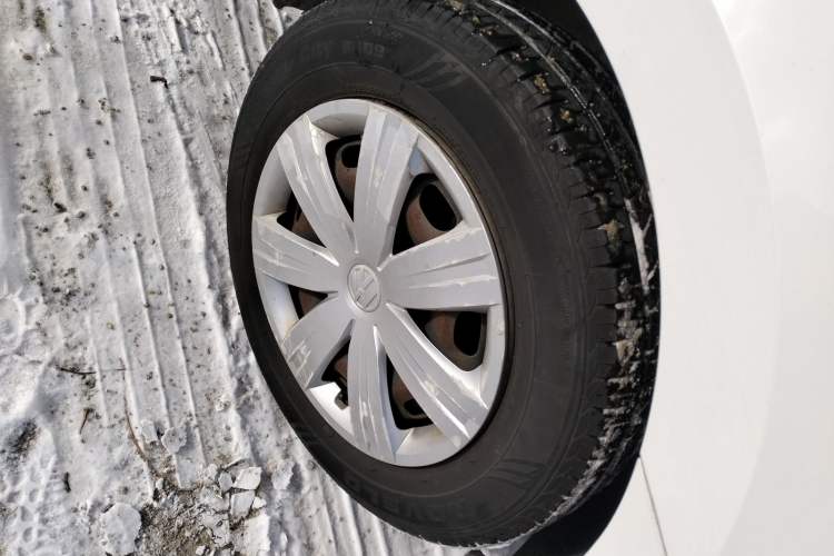 Used Volkswagen Jetta 2015 1.4L Manual Fashion Model Right Front Wheel Hub