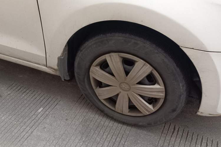 Used Volkswagen Jetta 2015 1.6L Manual Fashion Edition Right Front Wheel Hub