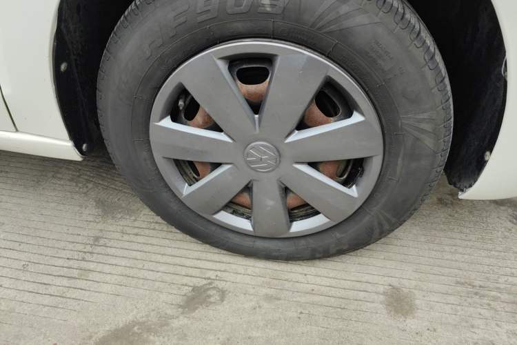 Used Volkswagen Jetta 2015 Value Edition 1.6L Automatic Fashion Version Right Front Wheel Hub