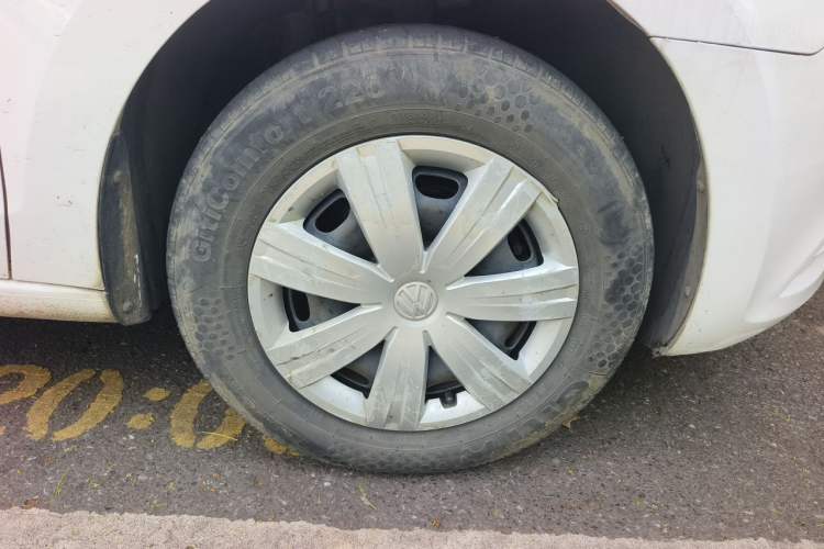 Used Volkswagen Jetta 2015 1.6L Manual Fashion Edition Right Front Wheel Hub