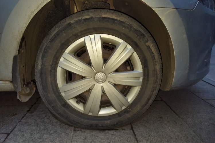 Used Volkswagen Jetta 2015 Zhuihui Edition 1.4L Manual Fashion Model Right Front Wheel Hub