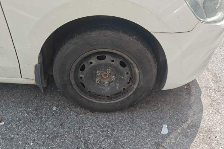Used Volkswagen Jetta 2015 1.6L Manual Fashion Edition Right Front Wheel Hub