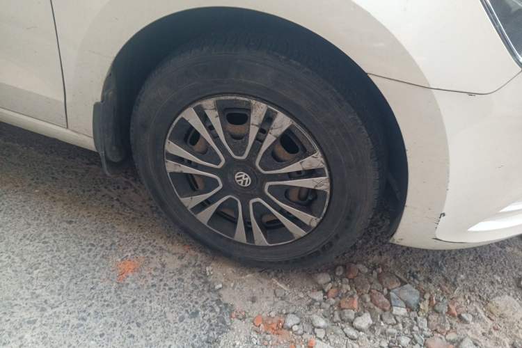 Used Volkswagen Jetta 2015 1.6L Automatic Fashion Model Right Front Wheel Hub
