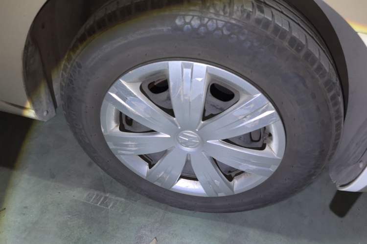 Used Volkswagen Jetta 2015 Zhuihui Edition 1.4L Manual Fashion Model Right Front Wheel Hub