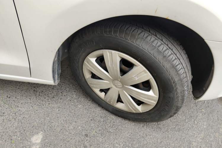 Used Volkswagen Jetta 2015 Value Edition 1.6L Automatic Fashion Version Right Front Wheel Hub