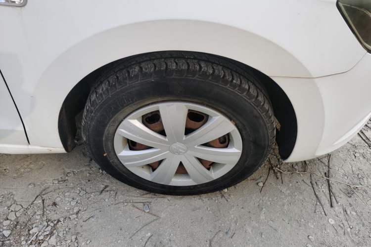 Used Volkswagen Jetta 2015 Zhuihui Edition 1.4L Manual Fashion Model Right Front Wheel Hub