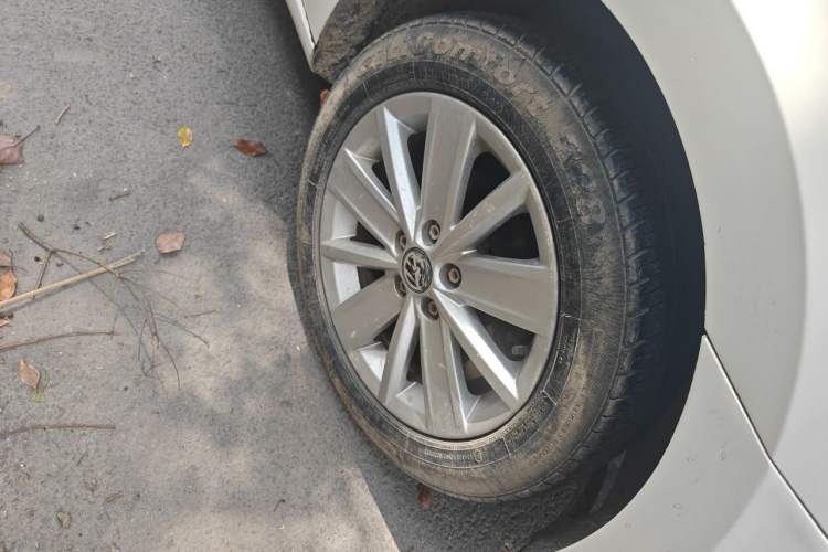 Used Volkswagen Jetta 2015 1.4L Manual Comfort Model Right Front Wheel Hub