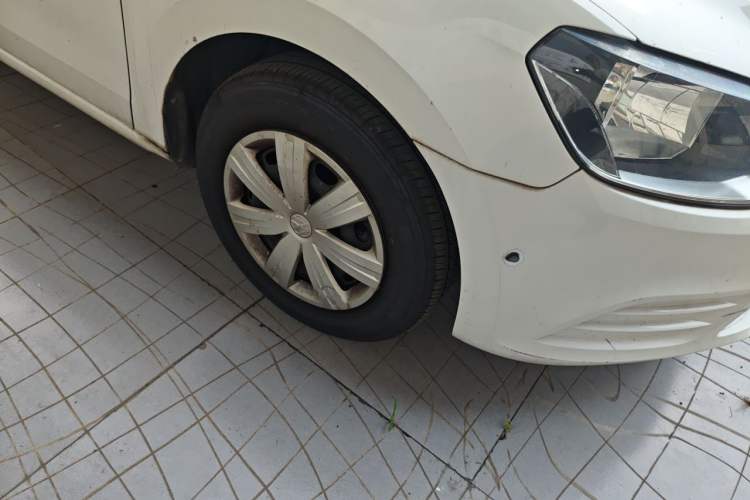 Used Volkswagen Jetta 2015 1.6L Manual Fashion Edition Right Front Wheel Hub