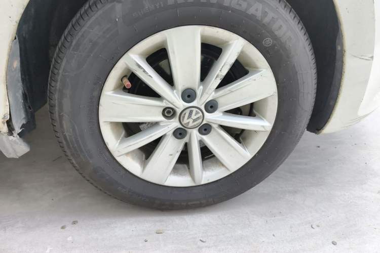 Used Volkswagen Jetta 2015 1.6L Manual Fashion Edition Right Front Wheel Hub