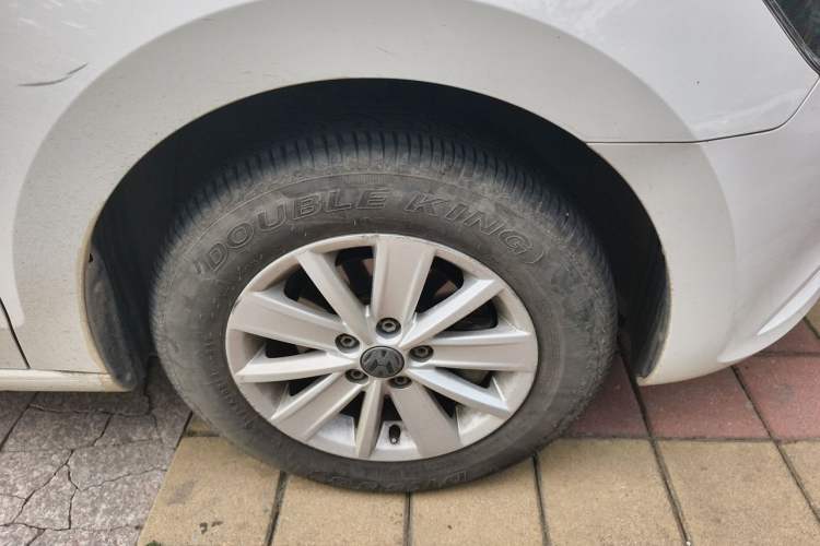 Used Volkswagen Jetta 2015 Value Edition 1.6L Automatic Fashion Version Right Front Wheel Hub