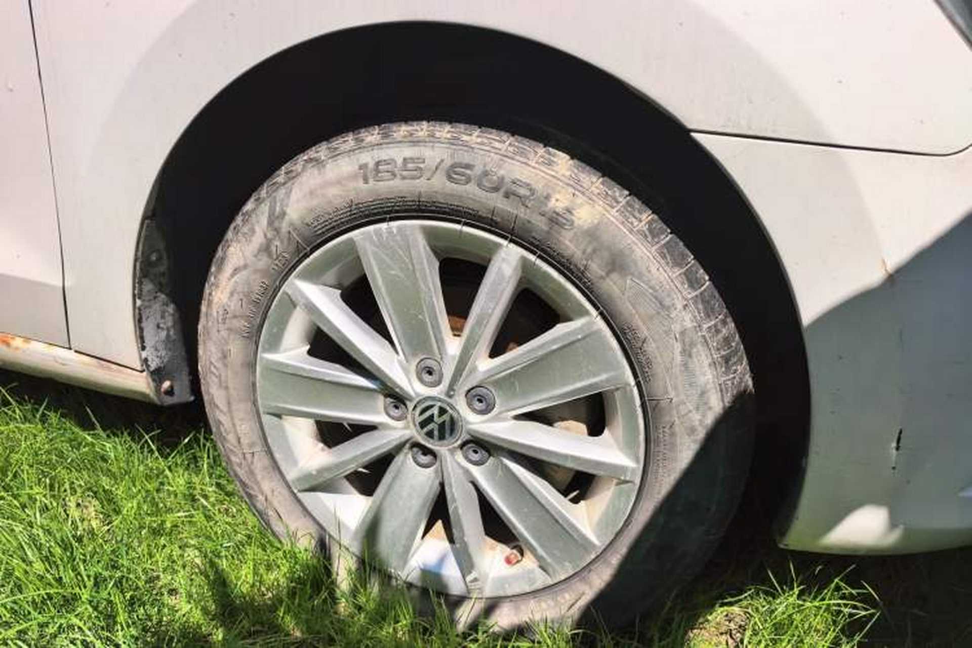 Used Volkswagen Jetta 2015 1.4L Manual Comfort Model Right Front Wheel Hub