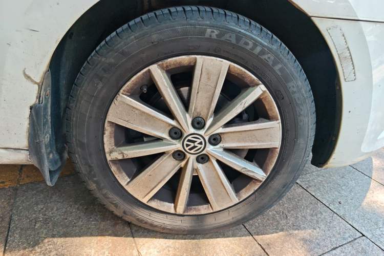 Used Volkswagen Jetta 2015 Zhuihui Edition 1.6L Manual Comfort Model Right Front Wheel Hub