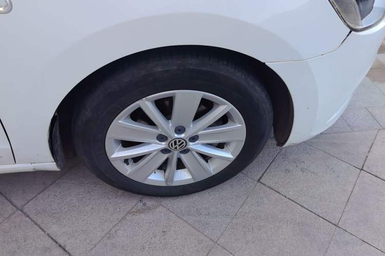 Used Volkswagen Jetta 2015 Zhuihui Edition 1.6L Manual Comfort Model Right Front Wheel Hub