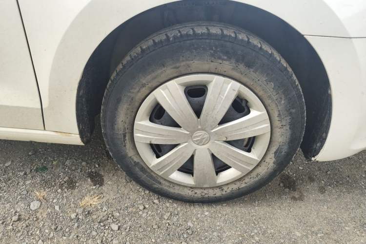 Used Volkswagen Jetta 2015 Zhuihui Edition 1.4L Manual Fashion Model Right Front Wheel Hub