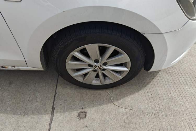 Used Volkswagen Jetta 2015 1.6L Automatic Comfort Model Right Front Wheel Hub