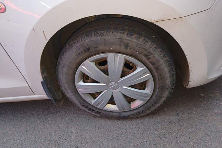 Used Volkswagen Jetta 2015 Zhuihui Edition 1.4L Manual Fashion Model Right Front Wheel Hub
