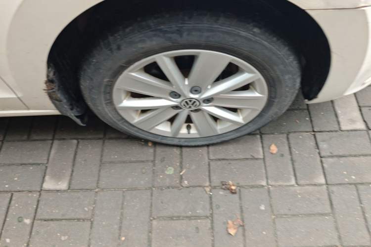 Used Volkswagen Jetta 2015 Zhihui Edition 1.4L Manual Comfort Model Right Front Wheel Hub
