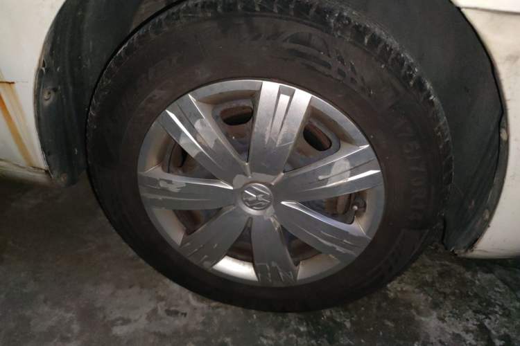 Used Volkswagen Jetta 2015 1.6L Manual Fashion Edition Right Front Wheel Hub