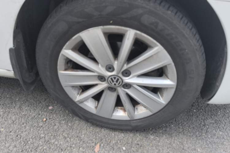 Used Volkswagen Jetta 2015 1.6L Manual Comfort Model Right Front Wheel Hub