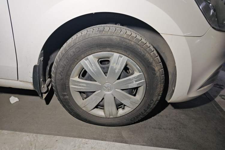 Used Volkswagen Jetta 2015 1.6L Manual Fashion Edition Right Front Wheel Hub
