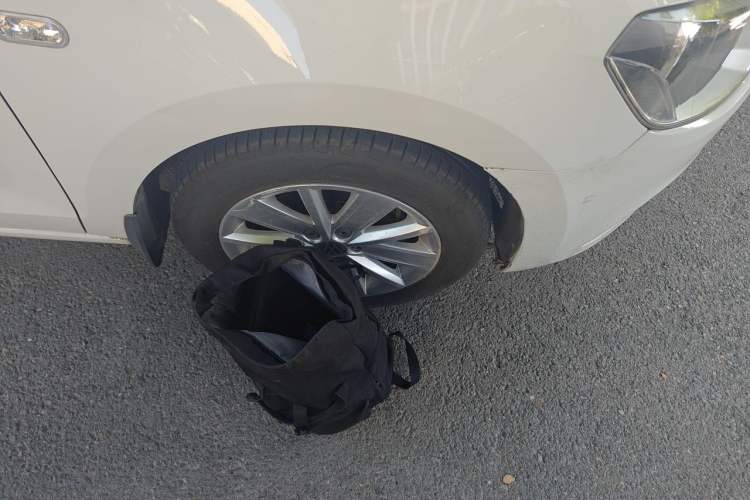 Used Volkswagen Jetta 2015 Zhuihui Edition 1.6L Manual Comfort Model Right Front Wheel Hub