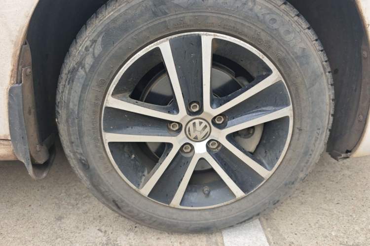 Used Volkswagen Jetta 2015 1.6L Manual Fashion Edition Right Front Wheel Hub