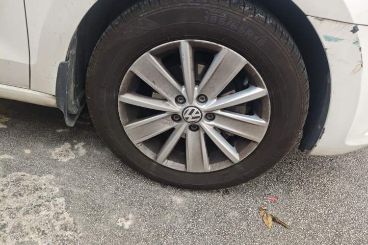 Used Volkswagen Jetta 2015 1.6L Manual Comfort Model Right Front Wheel Hub