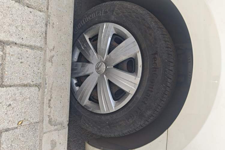 Used Volkswagen Jetta 2015 1.4L Manual Fashion Model Right Front Wheel Hub