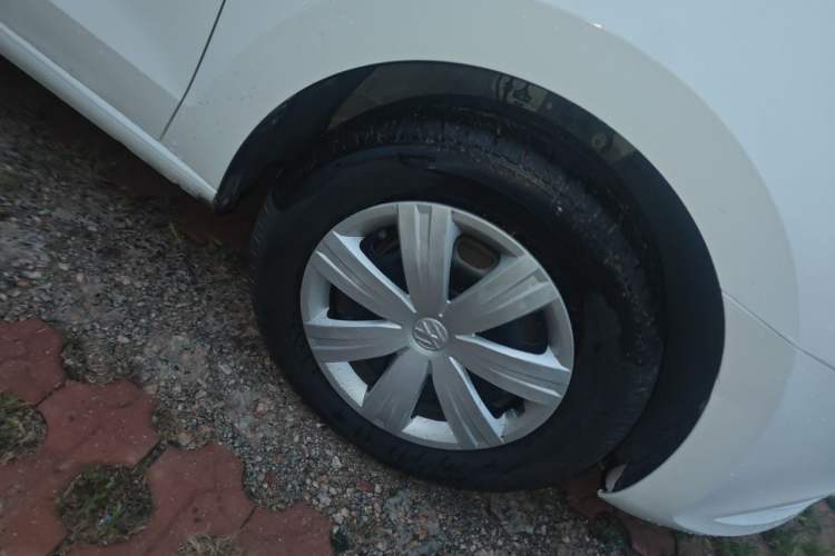 Used Volkswagen Jetta 2015 Value Edition 1.6L Automatic Fashion Version Right Front Wheel Hub