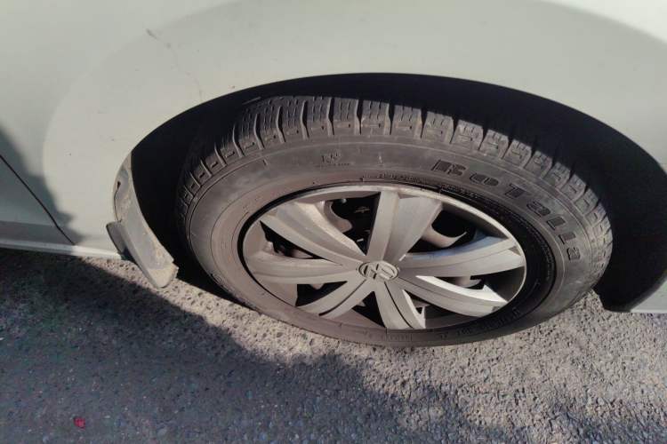 Used Volkswagen Jetta 2015 1.6L Manual Fashion Edition Right Front Wheel Hub