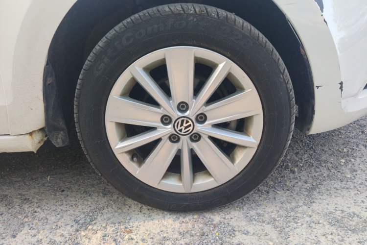Used Volkswagen Jetta 2015 Zhuihui Edition 1.6L Manual Comfort Model Right Front Wheel Hub