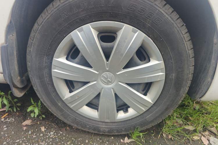 Used Volkswagen Jetta 2015 1.6L Manual Fashion Edition Right Front Wheel Hub