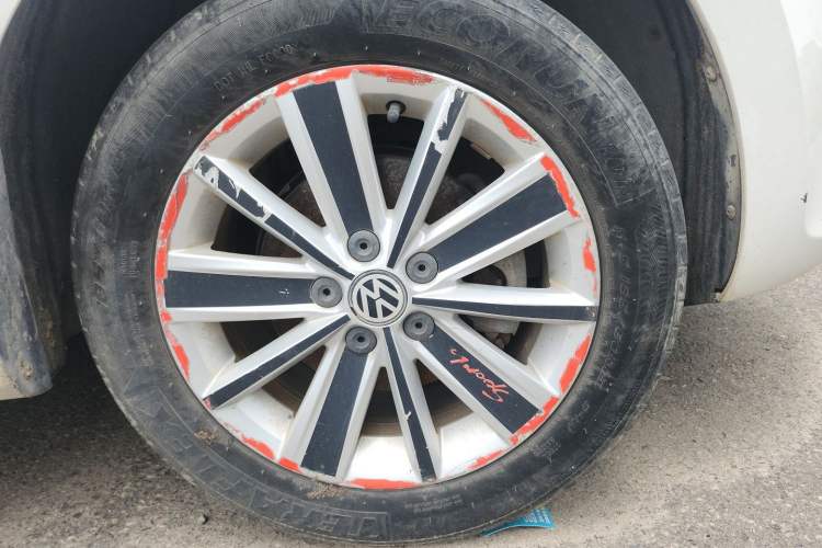 Used Volkswagen Jetta 2015 1.6L Manual Comfort Model Right Front Wheel Hub