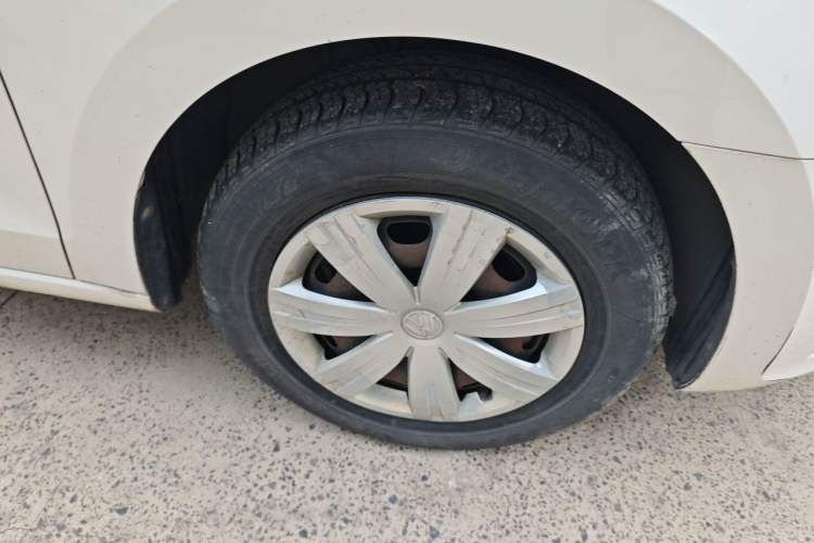 Used Volkswagen Jetta 2015 1.4L Manual Fashion Model Right Front Wheel Hub