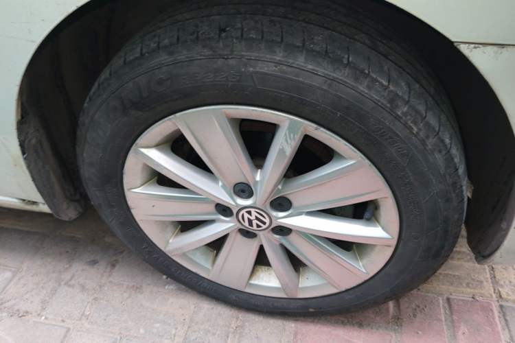 Used Volkswagen Jetta 2015 1.6L Manual Comfort Model Right Front Wheel Hub