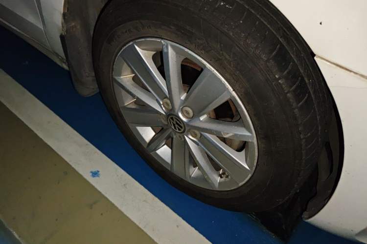 Used Volkswagen Jetta 2015 1.4L Manual Comfort Model Right Front Wheel Hub
