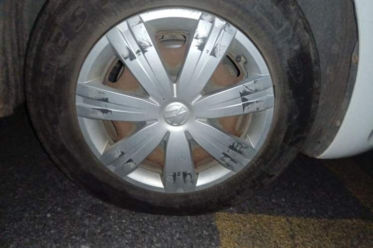 Used Volkswagen Jetta 2015 Value Edition 1.6L Automatic Fashion Version Right Front Wheel Hub