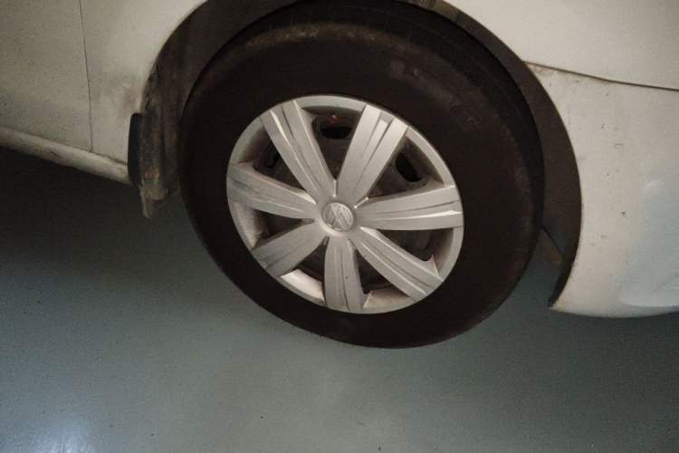 Used Volkswagen Jetta 2015 1.4L Manual Fashion Model Right Front Wheel Hub