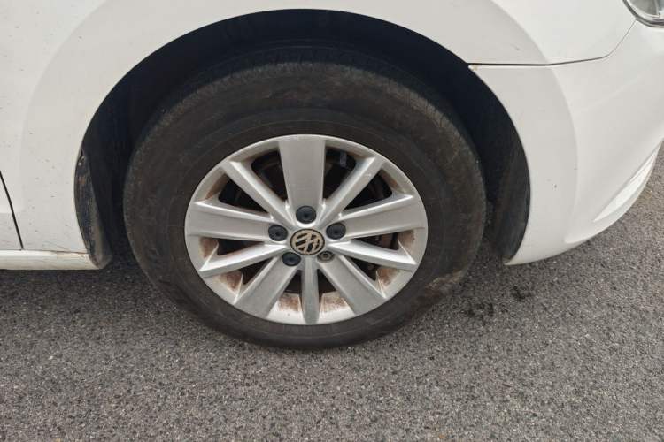Used Volkswagen Jetta 2015 1.4L Manual Fashion Model Right Front Wheel Hub
