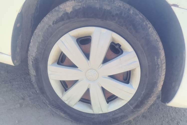 Used Volkswagen Jetta 2015 Value Edition 1.6L Automatic Fashion Version Right Front Wheel Hub