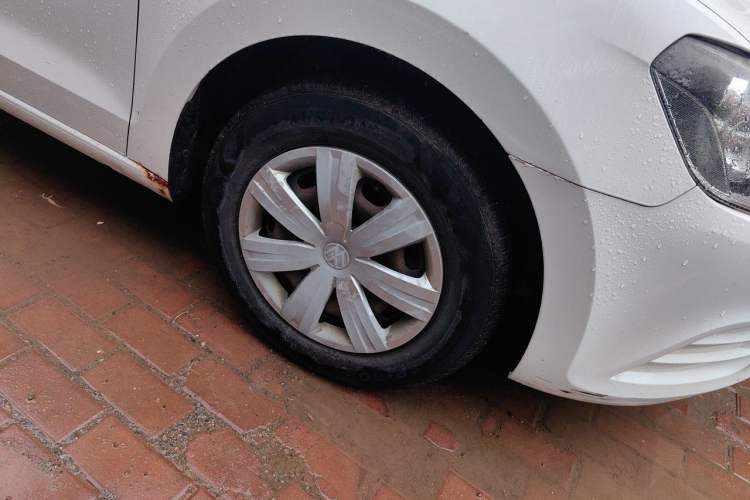 Used Volkswagen Jetta 2015 Value Edition 1.6L Automatic Fashion Version Right Front Wheel Hub