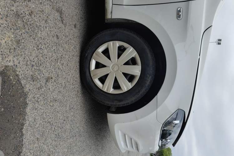 Used Volkswagen Jetta 2015 1.6L Manual Fashion Edition Right Front Wheel Hub