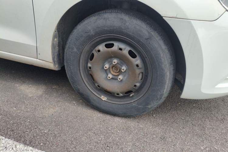 Used Volkswagen Jetta 2015 Zhuihui Edition 1.4L Manual Fashion Model Right Front Wheel Hub