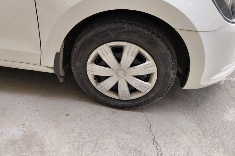 Used Volkswagen Jetta 2015 Zhuihui Edition 1.4L Manual Fashion Model Right Front Wheel Hub