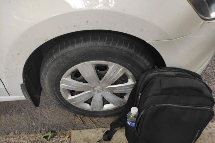 Used Volkswagen Jetta 2015 Value Edition 1.6L Automatic Fashion Version Right Front Wheel Hub