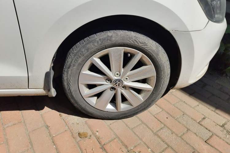 Used Volkswagen Jetta 2015 1.6L Automatic Comfort Model Right Front Wheel Hub