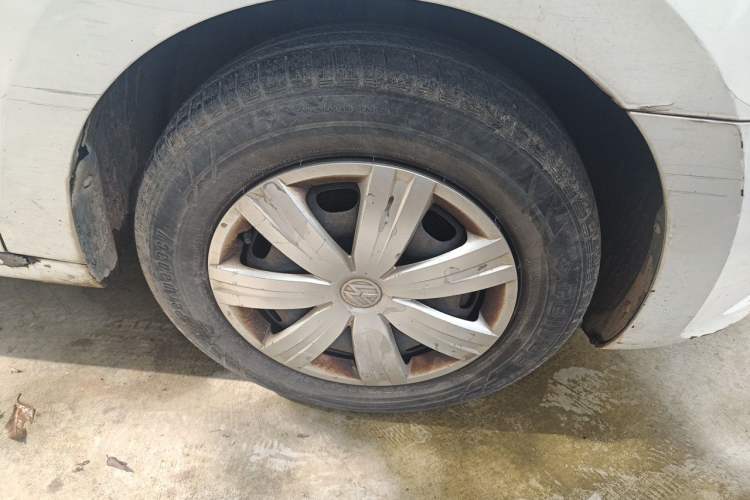 Used Volkswagen Jetta 2015 Zhuihui Edition 1.4L Manual Fashion Model Right Front Wheel Hub