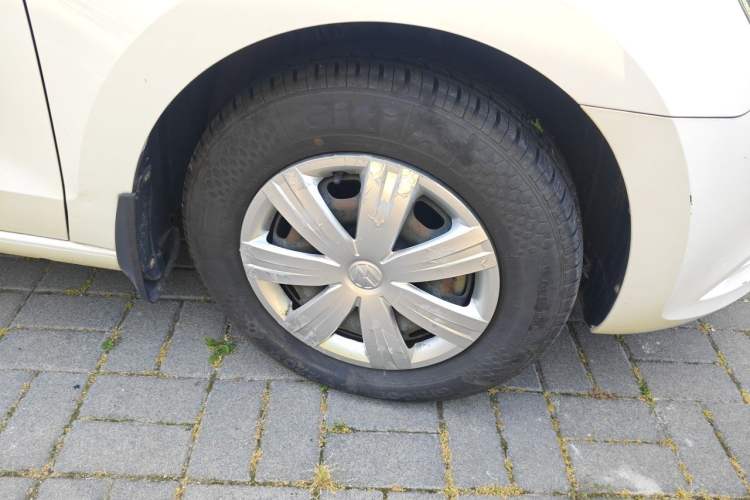 Used Volkswagen Jetta 2015 1.6L Automatic Fashion Model Right Front Wheel Hub