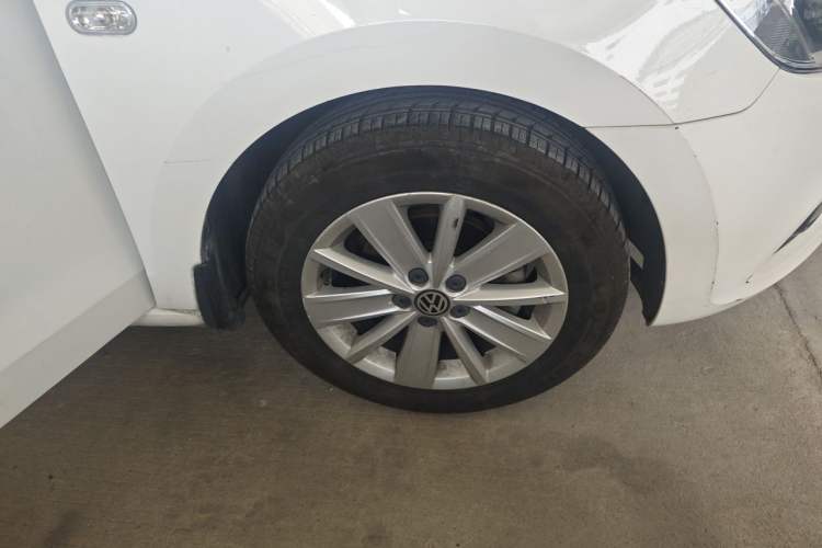 Used Volkswagen Jetta 2015 1.6L Manual Comfort Model Right Front Wheel Hub